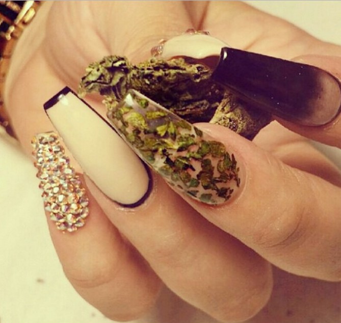 WeedNails uñas con hojas de marihuana 4